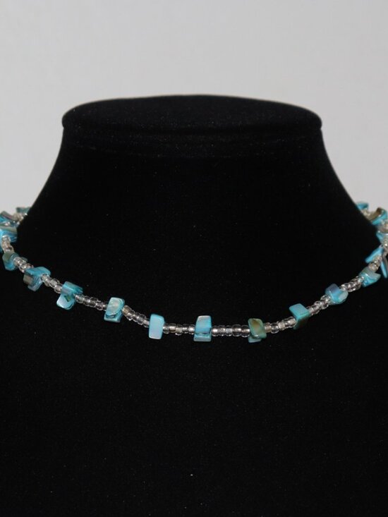 🌊 NWOT Glass Beaded Necklace with Blue Shell Accents – 15"  🔹 - Picture 2 of 6